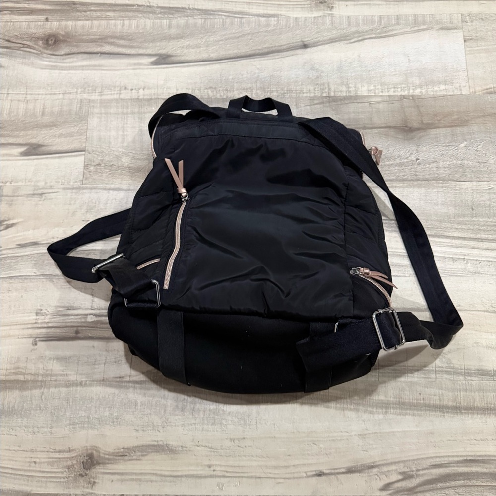 Stella & Dot Black Quilted Backpack with Cream Trim - Picture 2 of 4